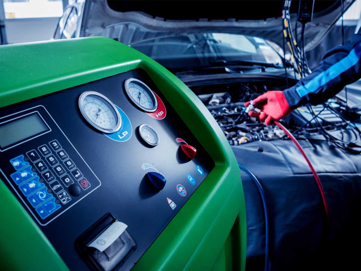 Überprüfung der Klimaanlage im Auto